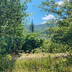 Le Moulin De La Viorne, Avec Piscine Au Coeur De La Nature En Haute-provence Gæstehus
