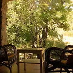 Gæstehus Le Moulin De La Viorne, Avec Piscine Au Coeur De La Nature En Haute-provence