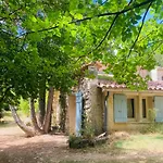 Gæstehus Le Moulin De La Viorne, Avec Piscine Au Coeur De La Nature En Haute-provence