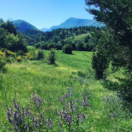 Penzion Le Moulin De La Viorne, Avec Piscine Au Coeur De La Nature En Haute-provence Les Omergues