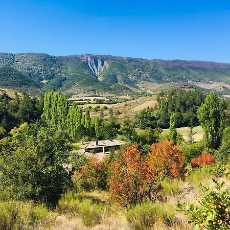 Le Moulin De La Viorne, Avec Piscine Au Coeur De La Nature En Haute-provence Penzion 4*