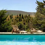 Le Moulin De La Viorne, Avec Piscine Au Coeur De La Nature En Haute-provence Guest house