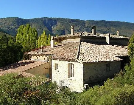 Le Moulin De La Viorne, Avec Piscine Au Coeur De La Nature En Haute-provence Guest house