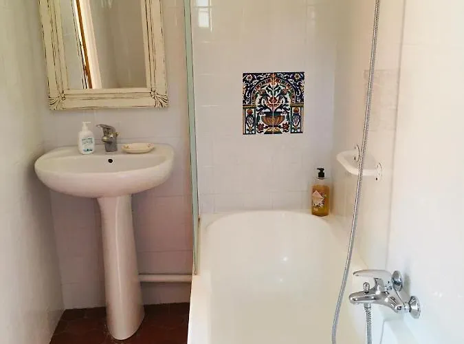 Le Moulin De La Viorne, Avec Piscine Au Coeur De La Nature En Haute-provence Guest house 4*