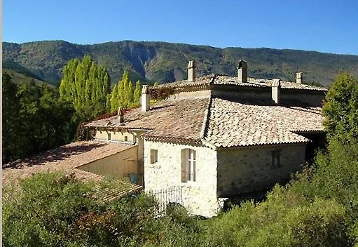 Le Moulin De La Viorne, Avec Piscine Au Coeur De La Nature En Haute-provence Guest house