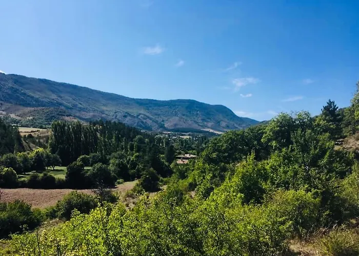 Guest house Le Moulin De La Viorne, Avec Piscine Au Coeur De La Nature En Haute-provence Les Omergues