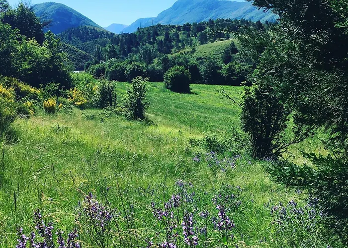 Guest house Le Moulin De La Viorne, Avec Piscine Au Coeur De La Nature En Haute-provence Les Omergues