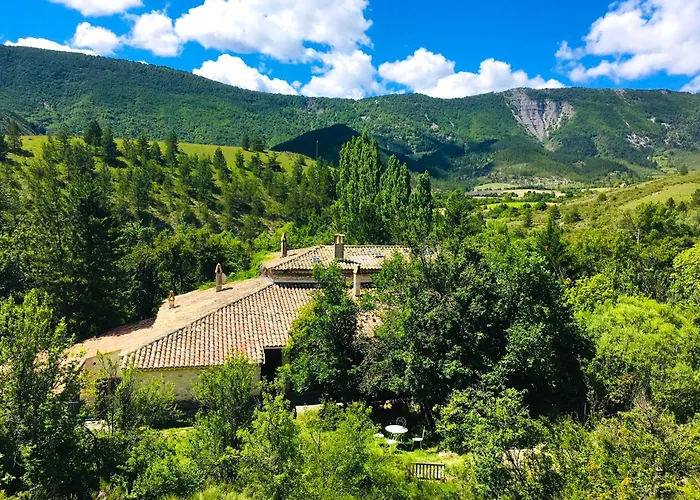 Guest house Le Moulin De La Viorne, Avec Piscine Au Coeur De La Nature En Haute-provence 4*