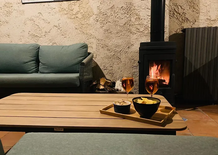 Le Moulin De La Viorne, Avec Piscine Au Coeur De La Nature En Haute-provence Guest house Les Omergues