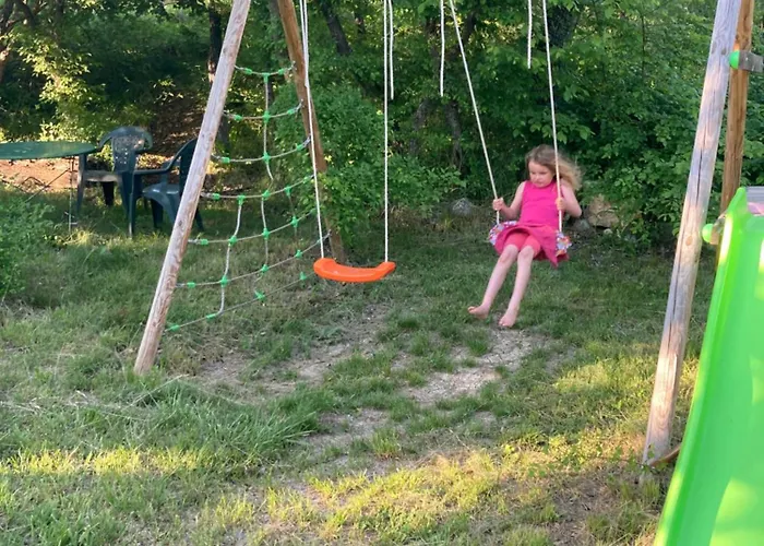 Le Moulin De La Viorne, Avec Piscine Au Coeur De La Nature En Haute-provence Guest house