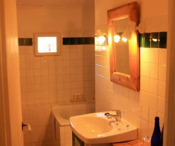 Le Moulin De La Viorne, Avec Piscine Au Coeur De La Nature En Haute-provence Guest house Les Omergues